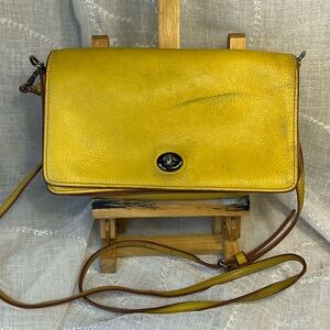 Coach glove leather pocketbook camera bag shoulder/crossbody
